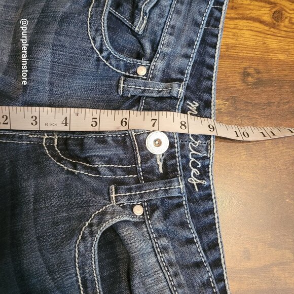 Maurices Bermuda Shorts Size 4 Low Rise Thick Stitch Medium Dark Wash Stretch - Picture 8 of 12